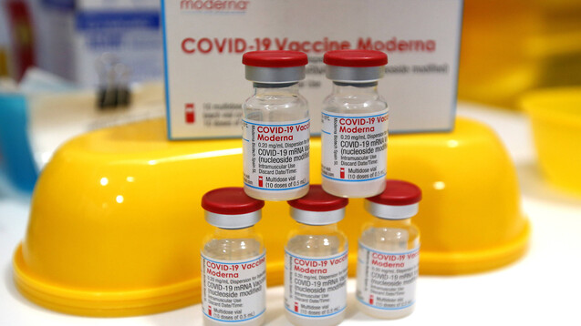 „Der COVID-19-Impfstoff von Moderna bleibt angesichts der hohen Prävalenz der Delta-Variante etwa 3,5 Monate nach der Impfung wirksam“, erklärt Moderna. (s / Foto: IMAGO / AAP)