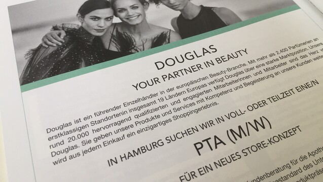 Mit Stellenanzeigen online und in der Fachpresse sucht die Parfümeriekette
Douglas nach pharmazeutischem Personal für ein neues Store-Konzept in Hamburg. (c / Foto:
DAZ/eda)