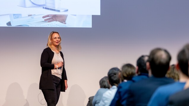Anna Schatz bei Ihrem Interpharm-Vortrag. (Foto: Schelbert)