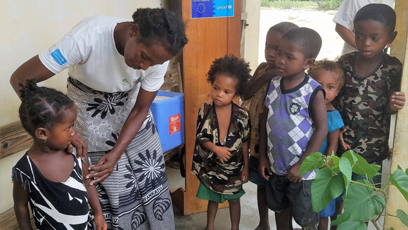 Madagaskar zählt mittlerweie 1.140 Maserntote. Laut Unicef erhielten dort seit Anfang des Jahres 3,4 Millionen Kinder Impfschutz; im März sollen weitere 3,9 Millionen erreicht werden. (r / Foto: UNICEFUN0284068Rabezandriny)