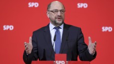 SPD-Chef Martin Schulz will nun doch mit der Union sondieren. (Foto: dpa)