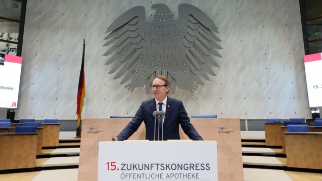 Thomas Preis bei der Eröffnung des Zukunftskongress öffentliche Apotheke. (Foto: AVNR/Müller)