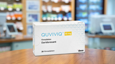 Der Orexin-Rezeptorantagonist Daridorexant (Quviviq®) ist der erste in der EU zugelassene Vertreter einer neuen Wirkstoffklasse zur Behandlung von Schlafstörungen. Wir stellen ihn in der aktuellen DAZ vor. (Packshot: Idorsia / DAZ)