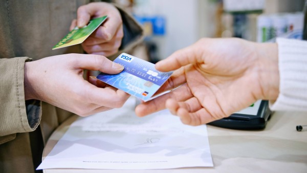 Keine Gebühren mehr bei Zahlungen mit Visa und Mastercard