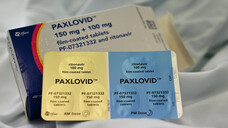 Was tun, wenn Coronapatienten Paxlovid erhalten sollen, aber ihre Dauertherapie kontraindiziert ist und diese nicht pausiert werden kann? (s / Foto: IMAGO / Independent Photo Agency Int.)