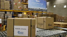Arzneimittelausfuhren in die Ukraine sind jetzt unbürokratisch möglich. (c / Foto: action medeor)