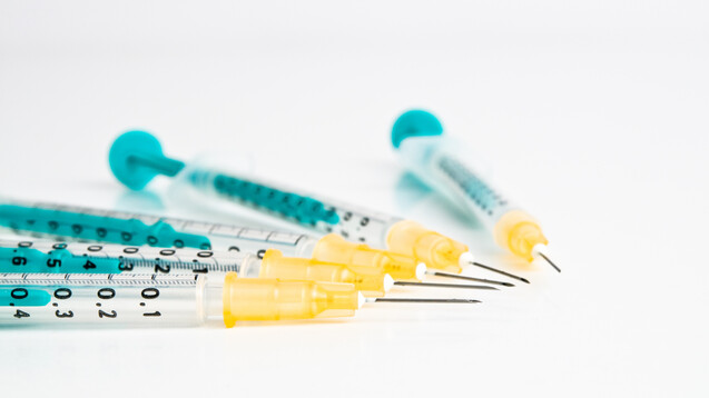 Für das Impfzubehör gelten neue Vergütungsregeln für den pharmazeutischen Großhandel. (s / Foto: womue/AdobeStock)