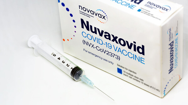 Berlin bringt Novavax in die Praxen –&nbsp;aber zunächst nur über Sanacorp-Apotheken