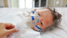 Nirsevimab kann Säuglinge mit Risikofaktoren vor schweren Verläufen von RSV-Infektionen schützen. (Foto: zilvergolf/AdobeStock)