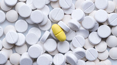 Selbst wenn ein Patient weiß, dass er ein Placebo erhält, kann das Scheinmedikament nachweislich wirksam sein. (Foto: Photoboyko / AdobeStock)