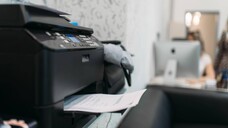 TeleClinic-Rezepte, die per Fax in den Offizinen eintreffen, dürfen die Apotheker nicht beliefern, stellt die ABDA klar. (m / Foto: imago images / Panthermedia)