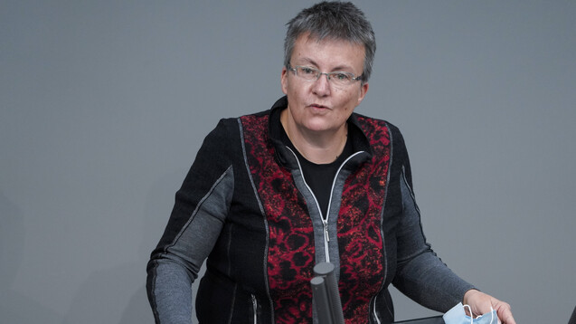 Die Linken-Abgeordnete Kathrin Vogler stand der DAZ Rede und Antwort. (Foto: IMAGO / Political-Moments)