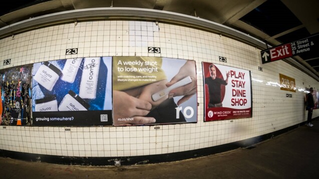 Mit Fertigpen in den Bauch: Werbung für „Wegovy“ in der New Yorker U-Bahn. (Foto: IMAGO / Levine-Roberts)