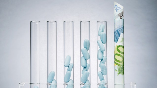Wohin fließt das Geld der Pharmaindustrie? Die Branche will transparenter werden – Schritt für Schritt. (Bild: pogonici/ Fotolia)