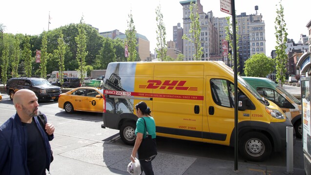 Die Post-Tochter DHL (hier in New York)  will in den USA ihre beim Vertrieb von
Arzneimitteln und medizinischen Produkten stärken. (Foto: imago images / wolterfoto)
