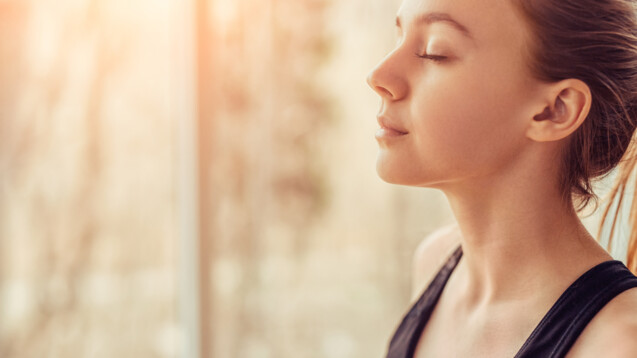 Achtsamkeitsübungen können den Migränetrigger Stress reduzieren. (Foto: kegfire / AdobeStock)