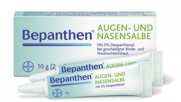 Pharmazeutisch akzeptabel oder nicht: „Ausölen“ oder „Bluten“ bei Vaselin in Bepanthen Augen- und Nasensalbe. (Foto: Bayer)