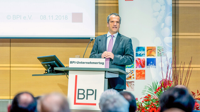 CDU-Arzneimittelexperte Michael Hennrich sprach auf dem gestrigen Unternehmertag des BPI nicht nur über Industriethemen, sondern streifte auch den Versandhandelskonflikt. (r / Foto: BPI/C.Kruppa)