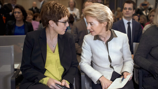 Annegret Kramp-Karrenbauer soll Ursula von der Leyen als Verteidigungsministerin folgen, Jens Spahn bleibt also Gesundheitsminister. (Foto: imago stock / IPON)