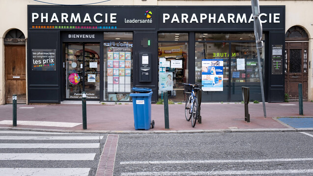 In Frankreich und Spanien sind Apotheker angehalten, die Polizei zu alarmieren, wenn Frauen das Codewort „Maske 19“ verwenden. (b/Foto: imago images / Lucas)