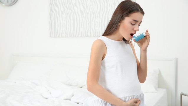 Asthmatikerinnen mit Kinderwunsch sollten bereits vor der Schwangerschaft ihre Krankheit unbedingt gut einstellen. (Foto Africa Studio

                                    / stock.adobe.com)