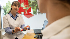 Pharmazeutische Dienstleistungen, wie die Beratung zu Inhalern, müssen aktuell per Sonderbeleg abgerechnet werden. (a / Foto: Schelbert)