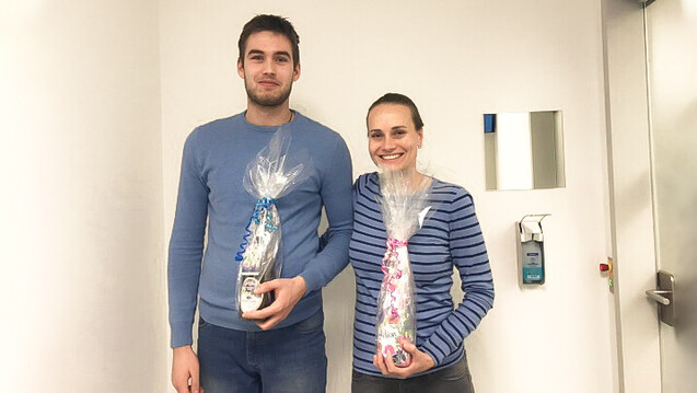 Filip Petrovic und Martina Zifcakova freuen sich über die Anerkennung
ihrer PTA-Abschlüsse in Deutschland. (Foto: Johannes-Apotheke Gröbenzell)                                                                                                           