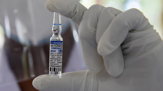 Nach wie vor gibt es viele offene Fragen zum russischen COVID-19-Impfstoff Sputnik V (c / Foto: IMAGO / NurPhoto)