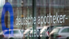 Apobank-Aktionäre erhalten weiterhin 4 Prozent Dividende, darunter viele Apotheker. (Foto:dpa)