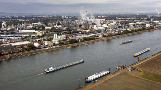 Luftbild des BASF-Werks in Ludwigshafen mit Sitz am Rhein. (Foto: imago images / Jochen Eckel)