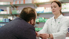 Hilfe nicht nur für Hypochonder: Der Schweizer Apothekerverband Pharmasuisse hat eine Image-Kampagne für Apothekendienstleistungen mit lustigen Videos gestartet. (Foto: DAZ.online / Pharmasuisse)