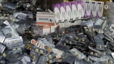Fälschungen in deutschen Apotheken? Einer ARD-TV-Doku zufolge landen über viele Umwege auch hierzulande gefälschte Arzneimittel. (Screenshot: DAZ.online)
