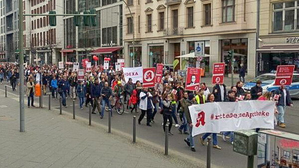 Rund 500 Apotheker protestieren in Berlin gegen den Versandhandel