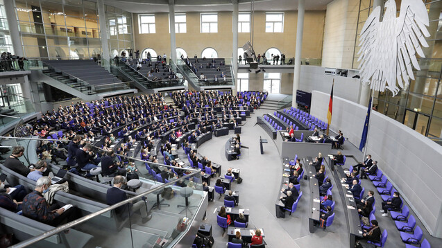 Der Bundestag beriet heute in erster Lesung den Gesetzentwurf von SPD, Grünen und Linken zu Änderungen im Infektionsschutzgesetz und weiteren Gesetzen. (c / Foto: IMAGO / Jens Schicke)