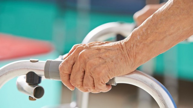 Offenbar gibt es in der ambulanten Altenpflege systematischen Abrechnungsbetrug. (Foto: Robert Kneschke / Fotolia)