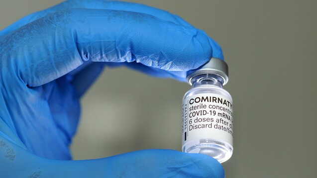 Wird es bei den angepassten COVID-19-Impfstoffen wieder Kürzungen geben? (x / Foto: IMAGO / blickwinkel)