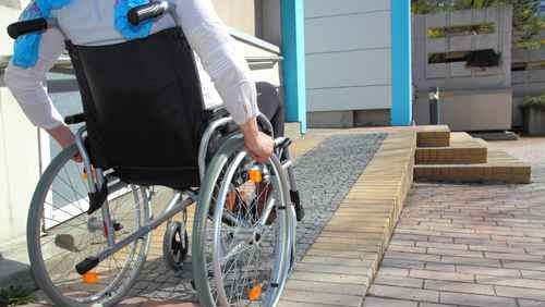 Geht es für Behinderte in Deutschland aufwärts? Die Bundesregierung hat große Pläne. (Foto: RioPatuca Images / Fotolia)