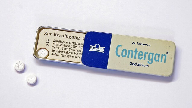 1957 auf den Markt gekommen, sind die Nebenwirkungen von Contergan noch heute ein Fall für die Gerichte. ( r / Foto: imago images / JOKER)