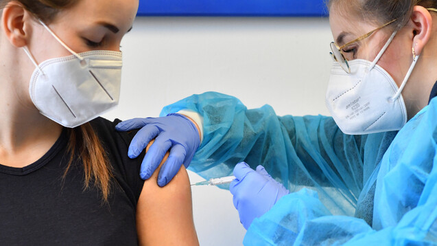 Die Coronavirus-Impfverordnung ist erneut angepasst worden. (Foto: IMAGO / Sven Simon)