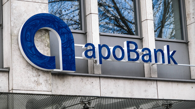 Nachdem die EZB angekündigt hat, den Leitzins anzuheben, streicht die Apobank die Verwahrentgelte. (Foto: IMAGO / Michael Gstettenbauer)