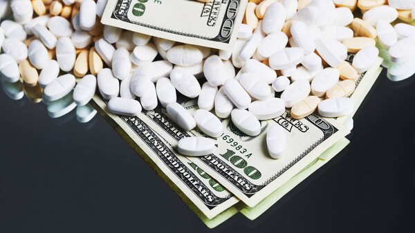 Warum Medikamente in den USA so teuer sind