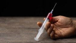 Wie oft werden Nadeln und Spritzen für den Konsum von Drogen genutzt? (Foto: IMAGO / Pond5 Images)