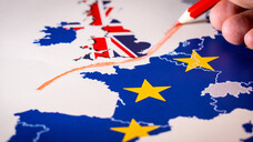 Der Austritt Großbritanniens aus der Europäischen Union wird Änderungen im Umgang mit importierten Arzneimitteln mit sich bringen. (c / Foto: tanaonte / stock.adobe.com)