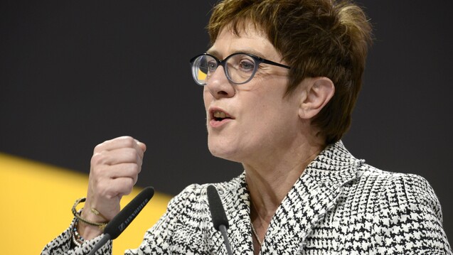 Annegret Kramp-Karrenbauer ist neue CDU-Chefin. Bundesgesundheitsminister Jens Spahn schied vorzeitig im ersten Wahlgang aus. (b/ Foto: Imago)