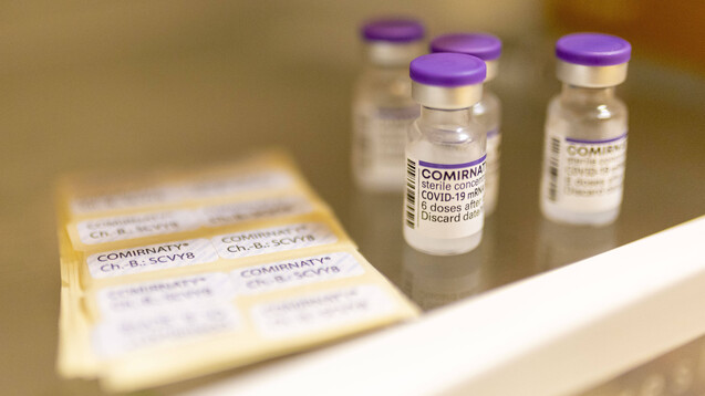 Mehr Comirnaty: Die Impfstoffmenge wurde auf Druck für die kommende Woche um eine Million Dosen aufgestockt. (s/ Foto: IMAGO / Kirchner-Media)