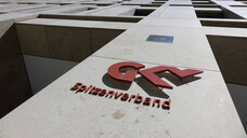 Der GKV-Spitzenverband bedauert, dass nun die Schiedsstelle zu den pharmazeutischen Dienstleistungen angerufen wird. (Foto: IMAGO / Steinach)