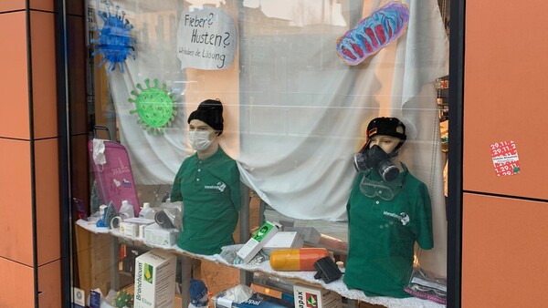 Apotheker verkauft Atemschutz-Halbmasken wegen Coronavirus