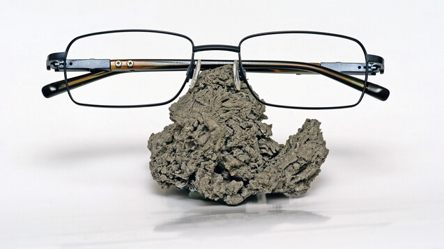 Was diese moderne Brille mit dem alten Apotheker Martin Heinrich Klaproth verbindet, erfahren Sie in der heutigen Rätselfrage. (Foto: Pixler / stock.adobe.com)