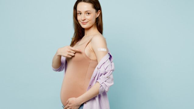 Der RSV-Schutz für Neugeborene kommt – in Form einer maternalen Impfung. (Foto: ViDi Studio / AdobeStock)