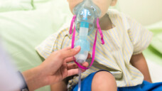Säuglinge und Kleinkinder können schwer an RSV erkranken, (Blanscape/AdobeStock)